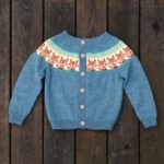Breipakket Vestje met vosjes Sandnes Garn Sisu (En/Ne) v.a. 2jr (aangepaste kleur)